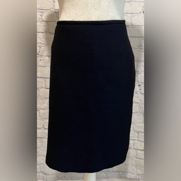 Tahari Arthur S. Levine Women's 2-Piece Navy 1 Button Skirt Suit Size 10 Petite - Picture 6 of 10